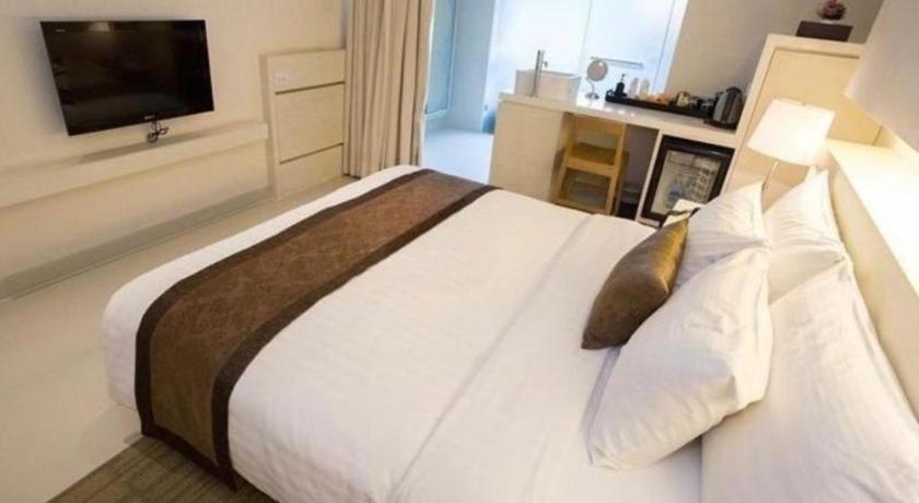 Hiptique Sukhumvit 13 Hotel Bangkok Exterior photo
